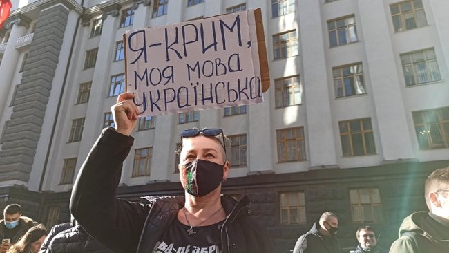 Полізеш до мови - отримаєш на горіхи: активісти пікетують ВР на знак протесту проти змін до закону про державну мову 24