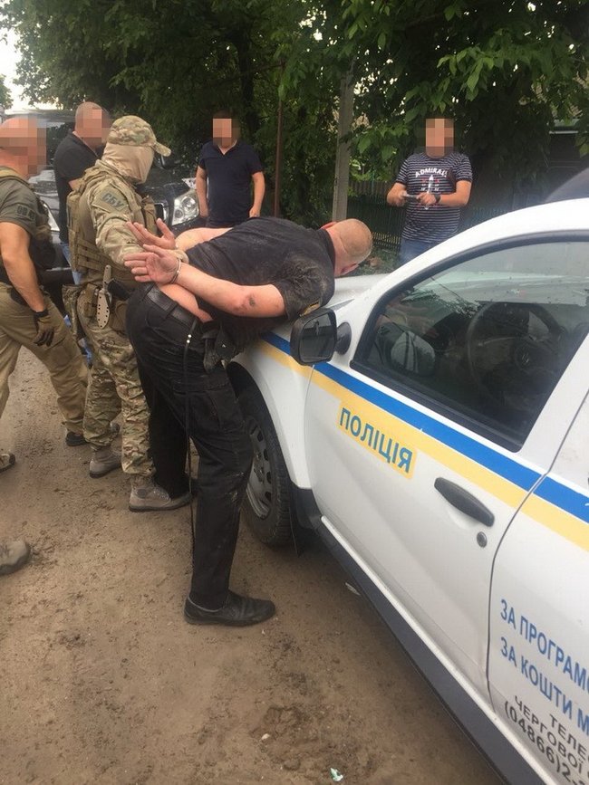 СБУ затримала за систематичні хабарі керівника райвідділу поліції на Одещині 03 СБУ затримала за систематичні хабарі керівника райвідділу поліції на Одещині 03