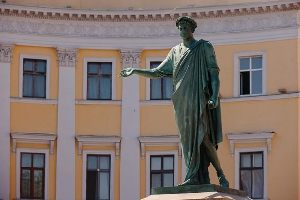 Пам’ятник Дюку де Рішельє в Одесі після демонтажу захисної конструкції