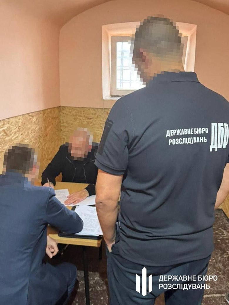 Чиновника миграционной службы будут судить за незаконное обогащение