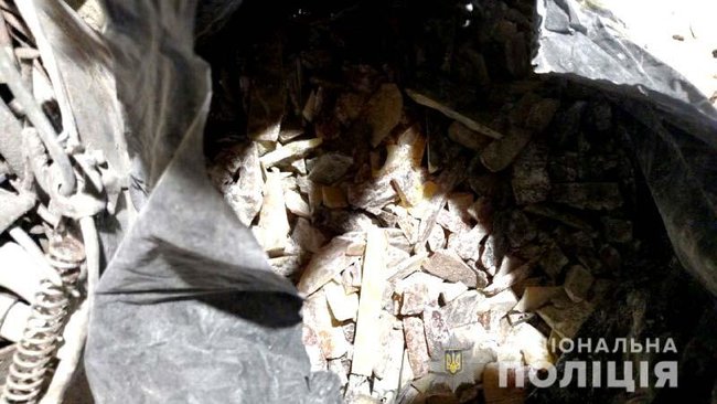 Полиция изъяла полтонны янтаря в Ривненской области 01