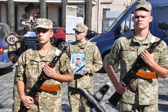 Київ попрощався з воїном 72-ї ОМБр Володимиром Матвієнком, загиблим на Донбасі 18 вересня 26