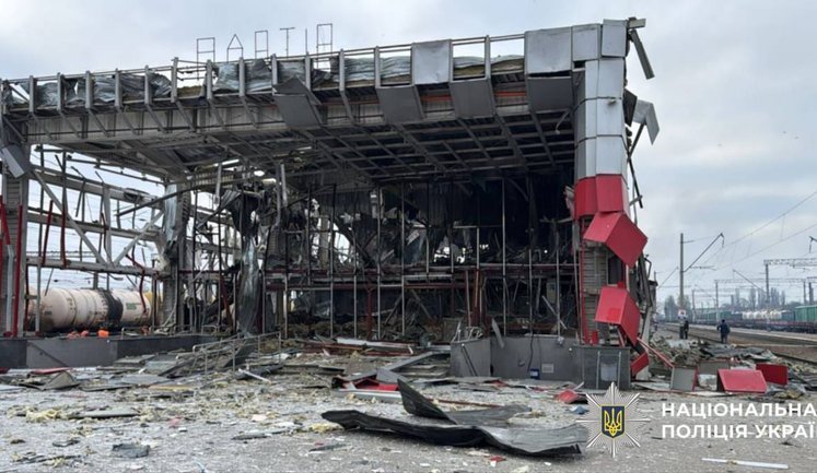 Zelenskyy on night attack: enemy’s main targets are energy facilities; railway station in Fastiv was burned down. PHOTOS