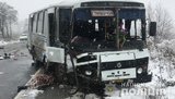 Женщина вылетела через лобовое стекло автобуса и попала под его колеса из-за столкновения с легковушкой на Тернопольщине, - Нацполиция. ФОТО