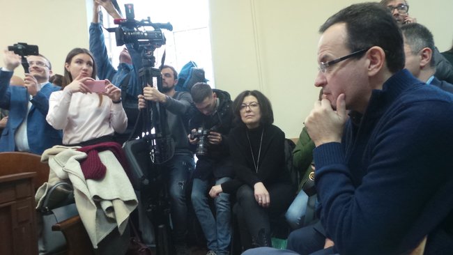 Корупціонер на смітті: под ВАКС проходит акция против Садового 08