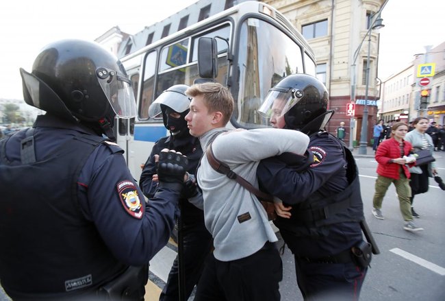 На акції в Москві затримали понад десять неповнолітніх 10