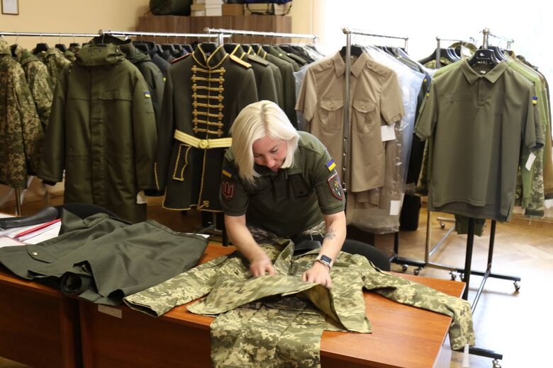 Жіноча літня форма офіційно поставлена на забезпечення, - Міноборони 01