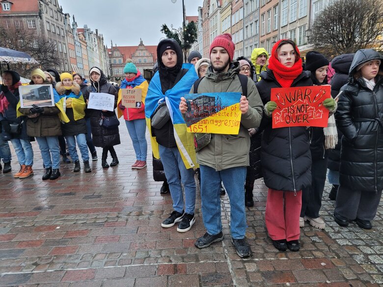 В Гданьске протестовали против ракетных атак РФ по Украине 08 В Гданьске протестовали против ракетных атак РФ по Украине 08