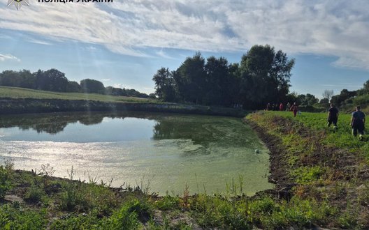 На Київщині у штучній водоймі потонула 13-річна дівчинка