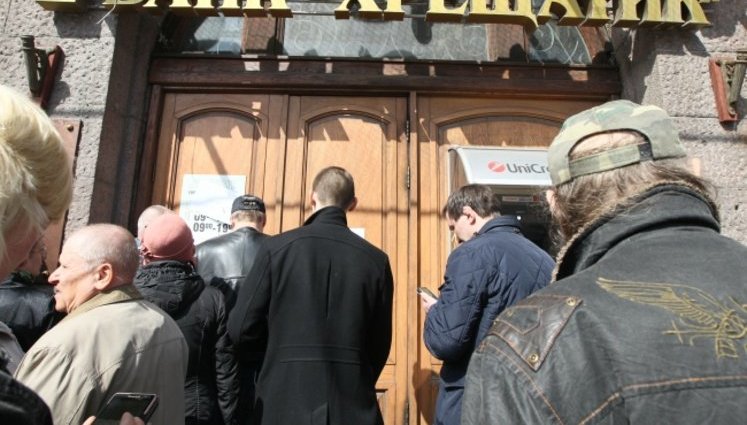 Как Порошенко, Пинчук и Ощадбанк поделили клиентов "Хрещатика"
