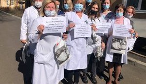Разумков передав маски і респіратори дитячій інфекційній лікарні в Києві