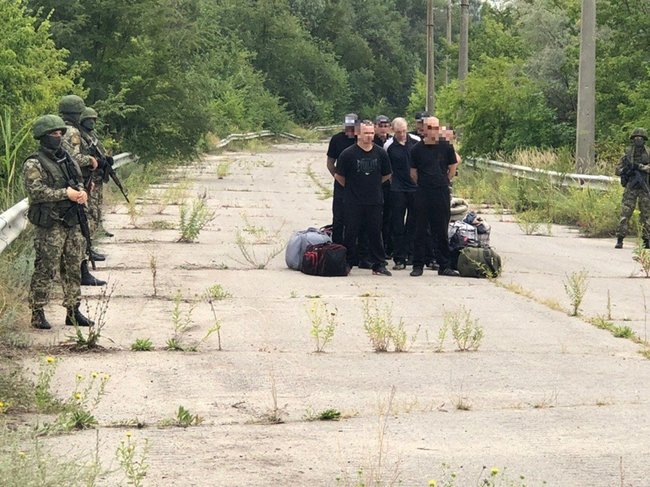 64 convicts transferred from occupied Donbas to government-controlled Ukraine 05