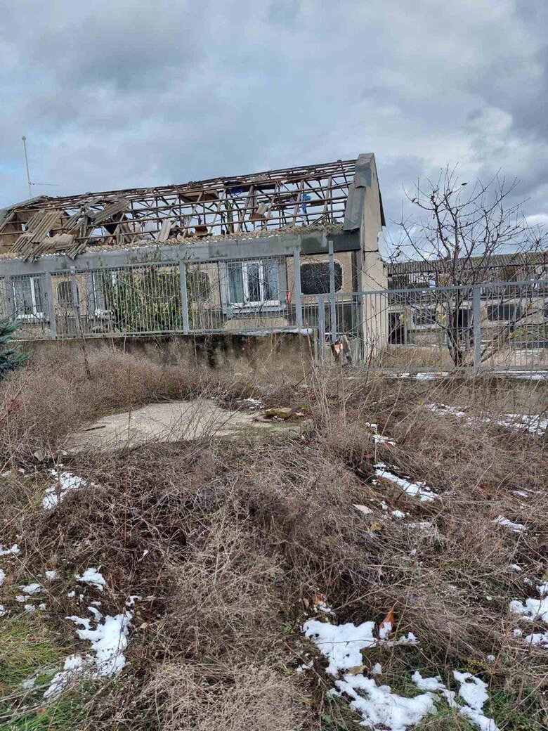 Последствия российских обстрелов Херсонщины: уничтожено админздание, повреждены дома 02
