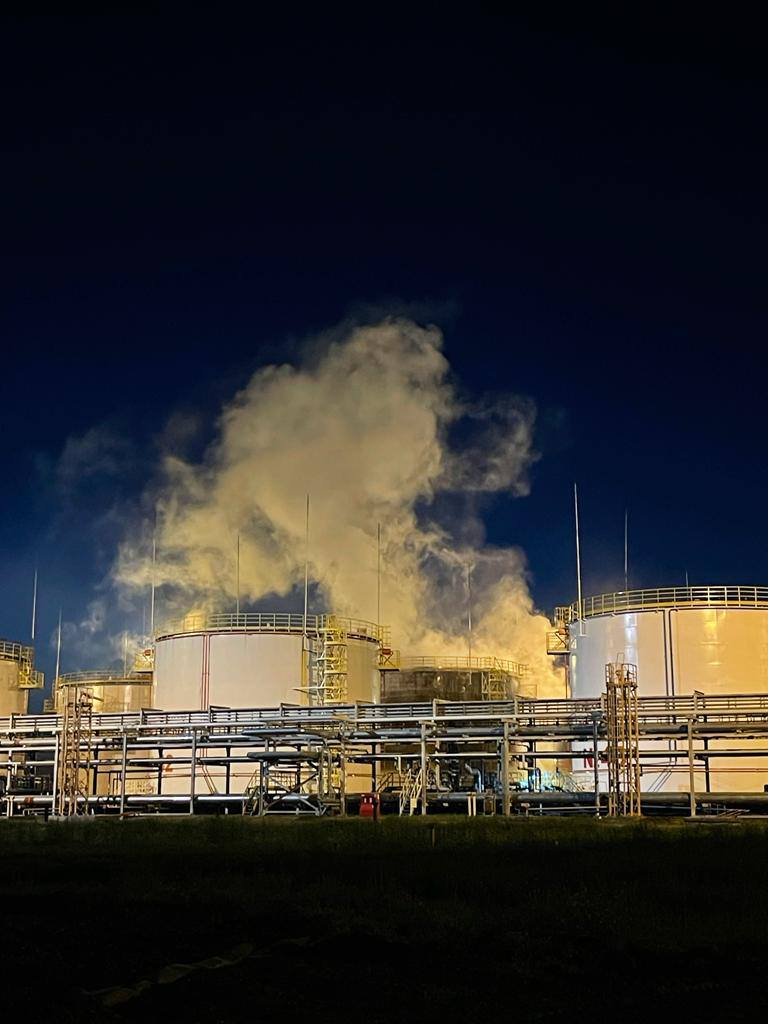 У Краснодарському краї РФ спалахнула пожежа на Ільському нафтопереробному заводі 01