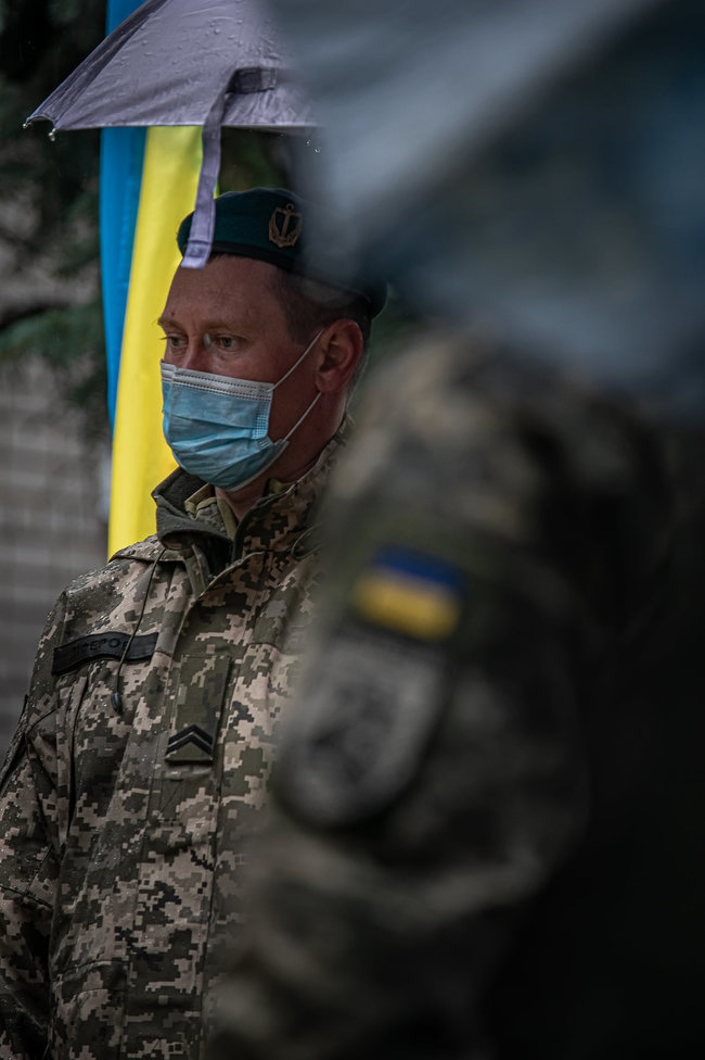 Меморіальну дошку морпіху 36-ї ОБрМП Михайлу Старостіну відкрили на Херсонщині 07