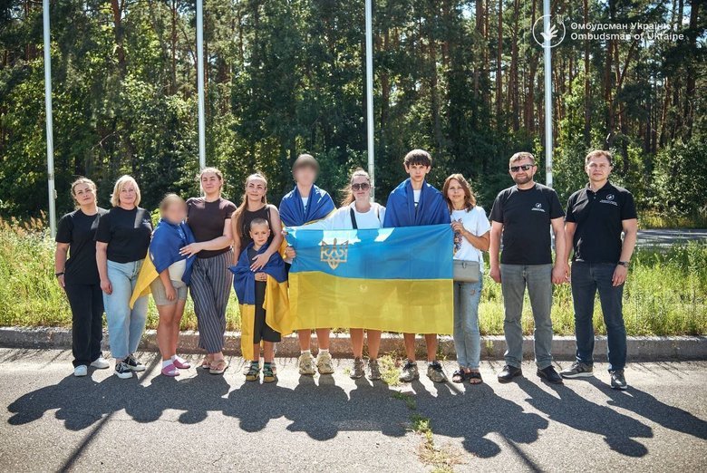 Чотирьох українських дітей повернули з ТОТ