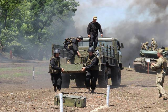 На Донеччині відбулися змагання на кращий танковий екіпаж 06 На Донеччині відбулися змагання на кращий танковий екіпаж 06
