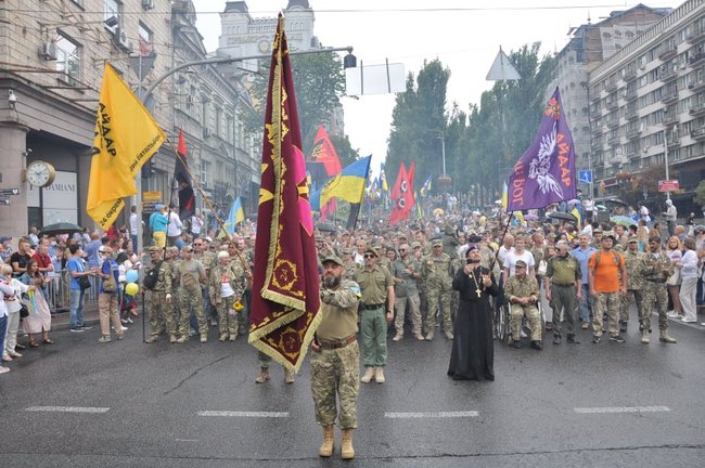 Хода ветеранів 2020: справа Шеремета, дощ та жіноча коробочка 15