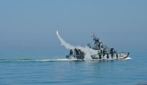 Десантний корабель окупантів здійснив стрільби в Чорному морі