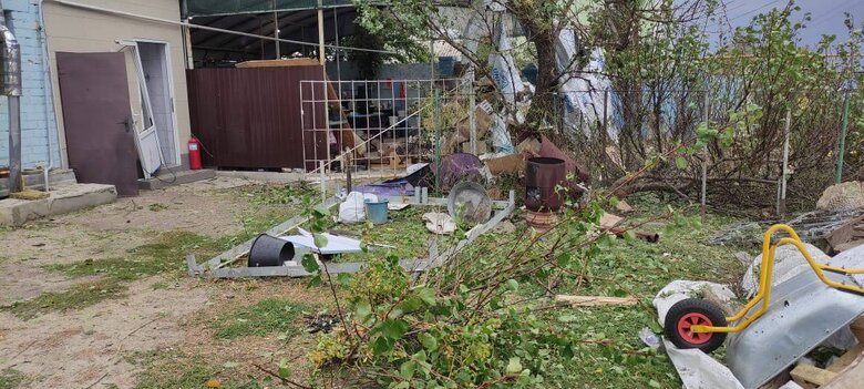 Enemy hit suburbs of Kherson again, 3 people were wounded 06