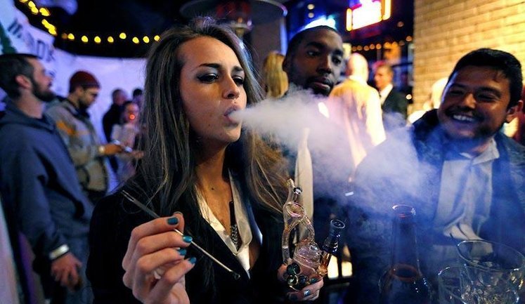Ученые США начали пересматривать отношение к легализации марихуаны: употребление наркотика подростками удвоилось. Тенденция угрожающая