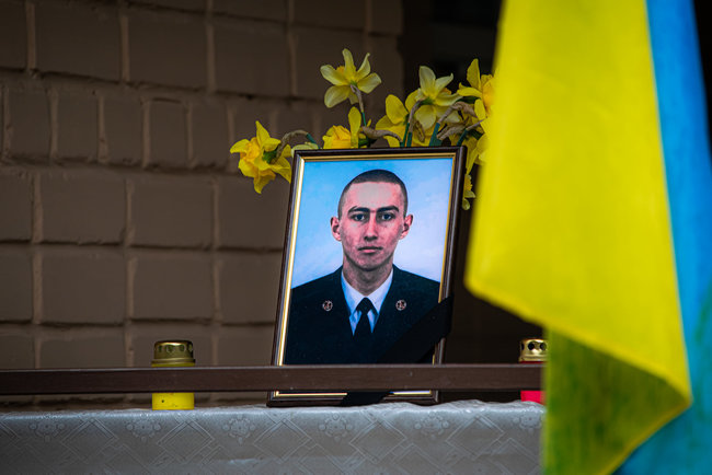 Меморіальну дошку морпіху 36-ї ОБрМП Михайлу Старостіну відкрили на Херсонщині 04