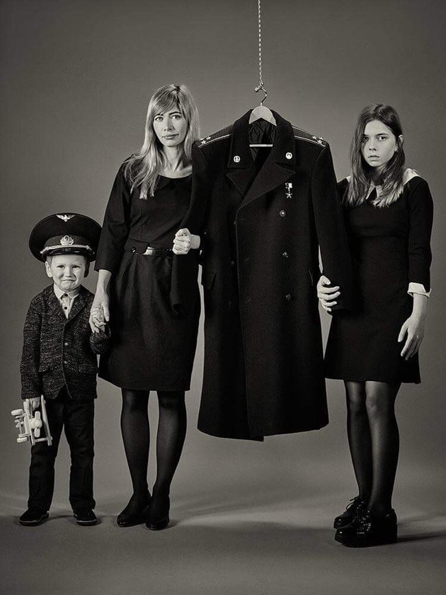 Народний герой України в Хотині: шість недержавних нагород вручили у дворі старовинної фортеці на Буковині 05