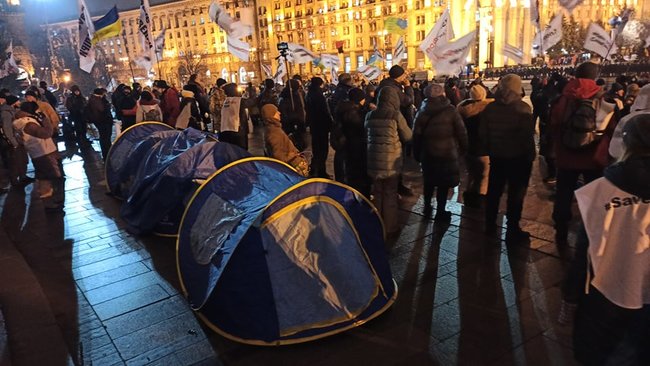 Правоохоронці демонтували більшість наметів ФОПів-протестувальників на Майдані Незалежності (оновлено) 08