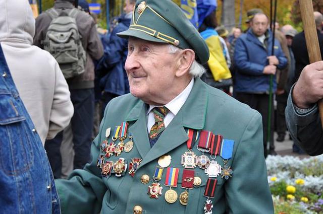 Националисты провели в Киеве Марш Славы Героев 03