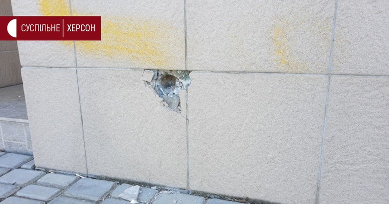 Окупанти застосували проти херсонців сльозогінний газ. Коли дим розвіявся, містяни повернулися на акцію протесту 02 Окупанти застосували проти херсонців сльозогінний газ. Коли дим розвіявся, містяни повернулися на акцію протесту 02