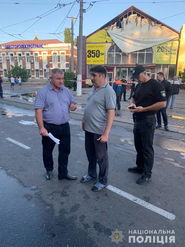 Эвакуированных жильцов сгоревшего отеля в Одессе временно поселили в автобусах, - полиция 03