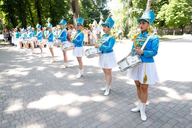 З Україною в серці: в Дніпрі відбувається перший масштабний фестиваль життєлюбів 02
