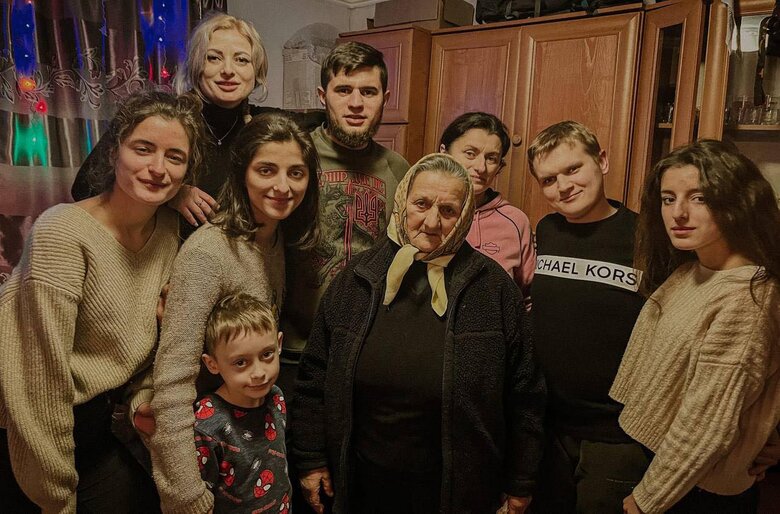 Діма, яка війна?! Тобі вісімнадцять! - Я піду! Я мушу там бути. Розмова із сім’єю Да Вінчі 12