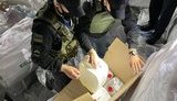 Взуття, парфуми, автозапчастини тощо: прикордонники другий день розвантажують рекордну партію контрабанди з теплохода з цементом у Миколаєві. ВІДЕО+ФОТОрепортаж