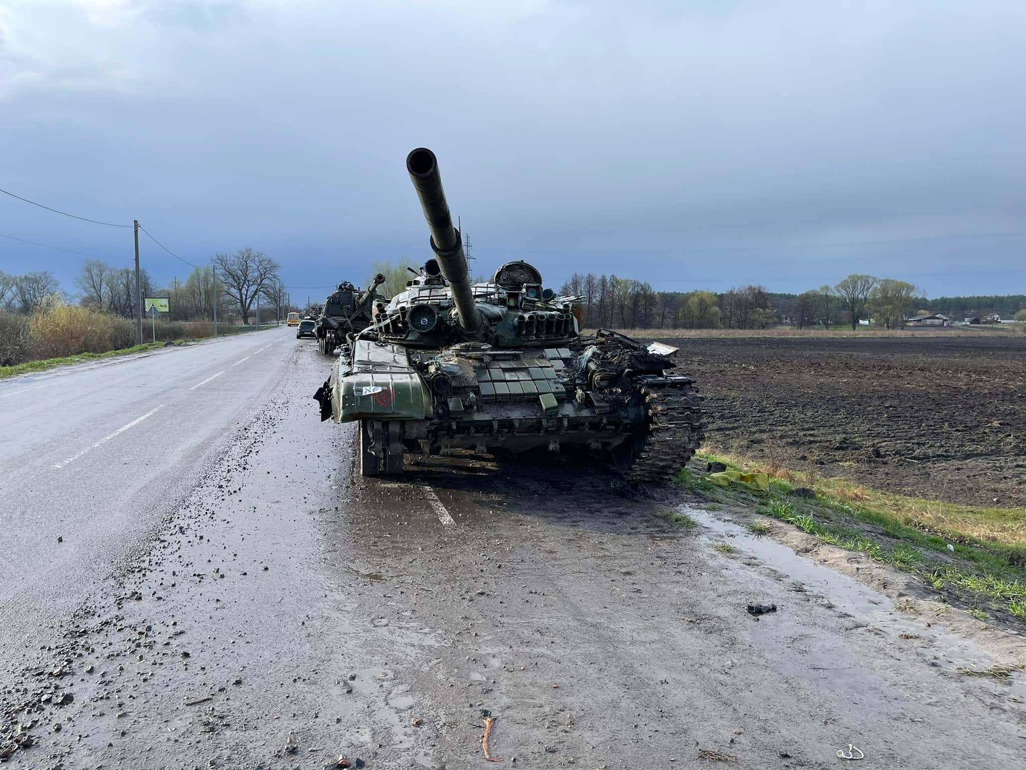 Війна в Україні: Разбитая российская военная техника возле Нежина  Черниговской области. ФОТОрепортаж | Цензор.НЕТ