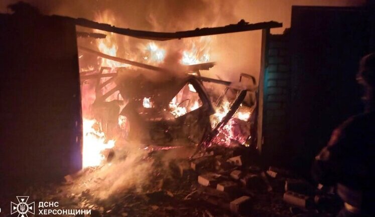Доба на Херсонщині: ворог обстріляв 30 населених пунктів, 1 людина загинула, ще 4 - дістали поранення. ФОТОрепортаж