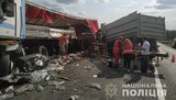 Дві вантажівки не розминулися на трасі під Тернополем, водій однієї з них загинув, - поліція. ВIДЕО