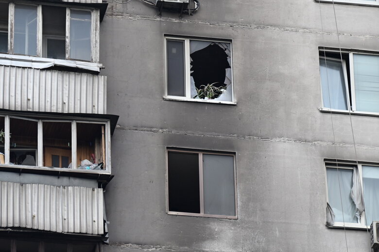 Рятувальники розбирають завали в будинку в Києві, де вибухнув газ 14