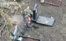 обгоревший россиянин ползает по кладбищу