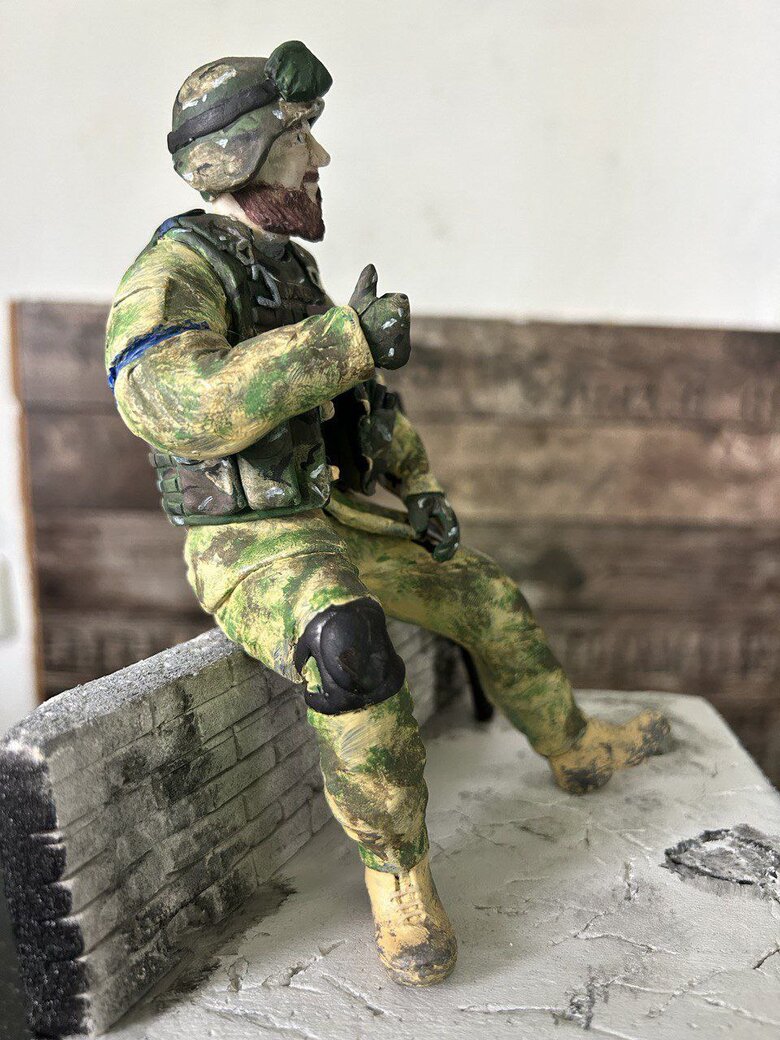 Стартувала виставка СТАЛЬ ПЕРЕМОГИ: Люди, що творять долю України. Серед експозицій - діорама, присвячена захиснику Маріуполя, полковнику СБУ Василю Богачу 06