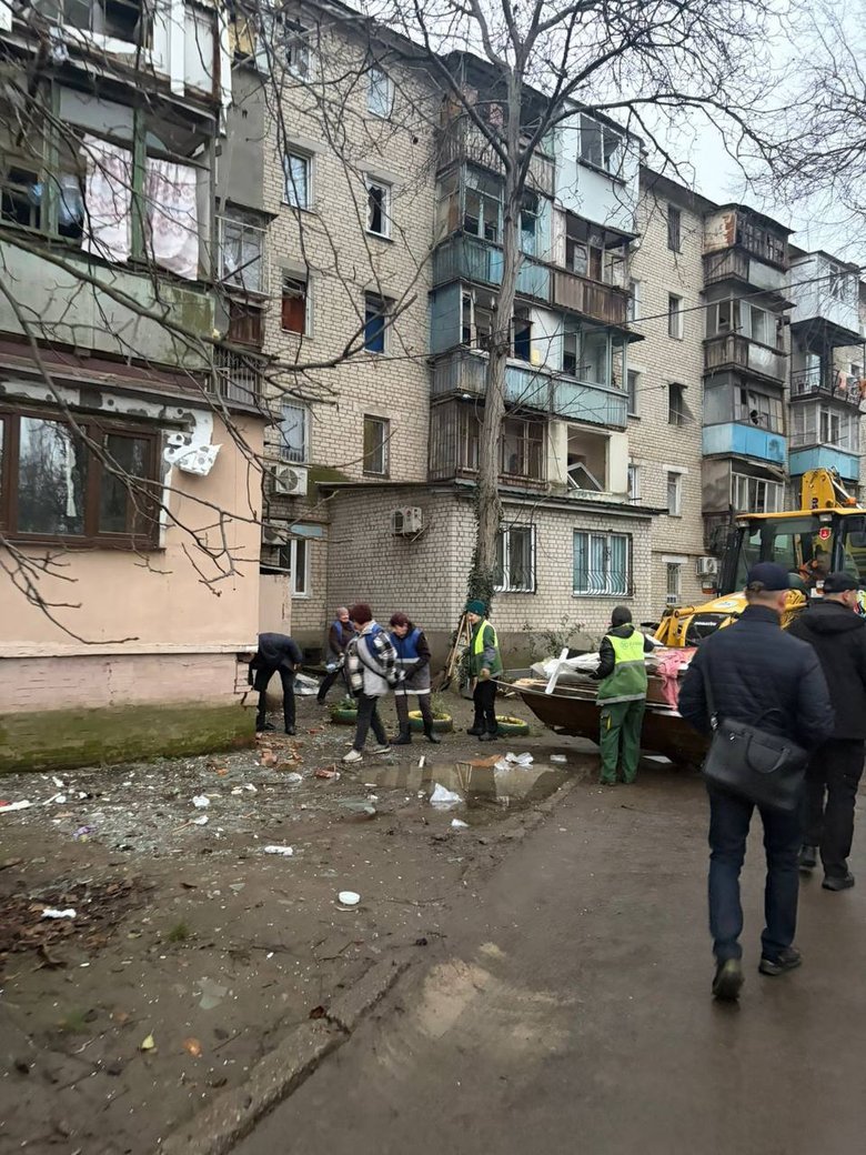 Одеса знову зазнала інтенсивної атаки ворожих безпілотників, постраждало 6 людей.