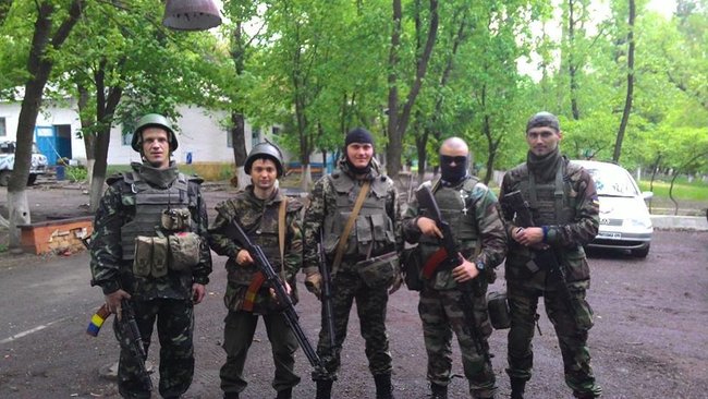 Мама Героя України Тараса Матвіїва: Останні обійми, останній синівський поцілунок... Ми були у масках і рукавицях. Так захотів Тарас, він хвилювався за нас. Останні дотики - через гумові рукавички і маски 05 Мама Героя України Тараса Матвіїва: Останні обійми, останній синівський поцілунок... Ми були у масках і рукавицях. Так захотів Тарас, він хвилювався за нас. Останні дотики - через гумові рукавички і маски 05