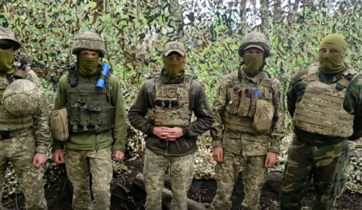 "Простите нам наши ошибки", - украинские воины ко Дню Матери передали поздравления с передовой всем матерям Украины. ВИДЕО