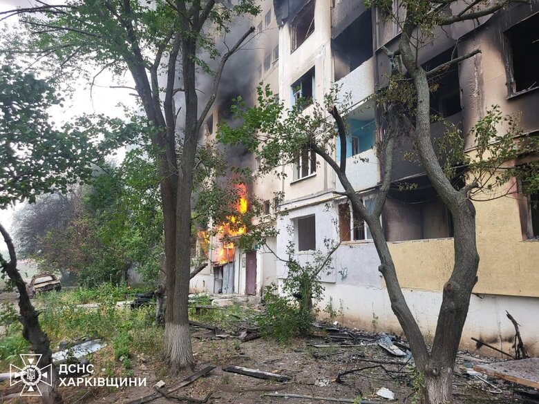 Войска РФ нанесли удар по 9-этажному дому в Куп'янську 12 липня