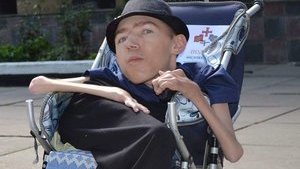 "Если я могу хоть чем-то помочь миру, людям - почему бы этого не сделать? Даже имея только один палец, который у меня работает", - Дубишин рассказал, как стал волонтером. ВИДЕО
