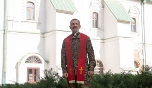 Девіз капеланів: "Бути поруч". Як працює військовий капелан "Хартії"