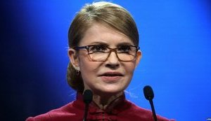 Маріонетки Кремля посадили в 2012 році Порошенка на посаду міністра економіки у своєму проросійському уряді. На таку посаду чужих людей не садять, - Тимошенко