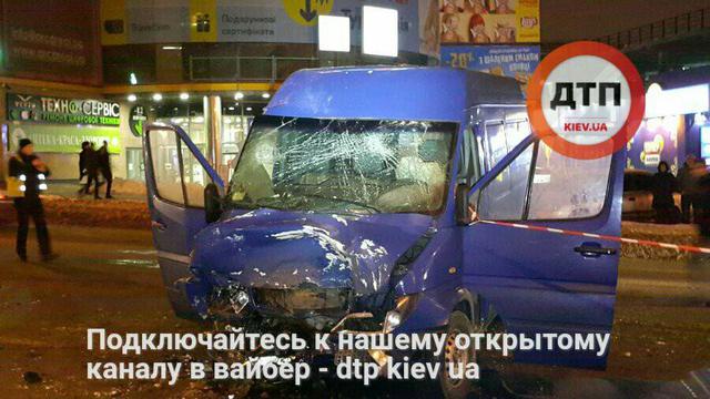 Вследствие ДТП в столице погибла женщина, 9 человек госпитализированы 03