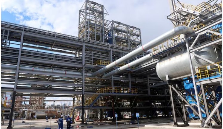 Російські НПЗ змогли компенсувати наслідки ударів українських дронів, – Reuters