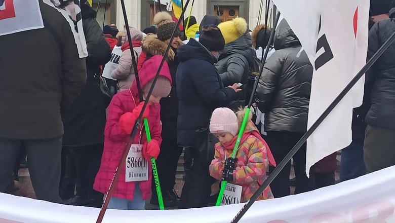Сьогодні ФОПи знову пікетують Раду 04
